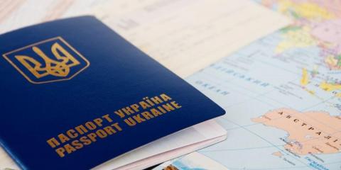 В ЦНАПе начали оформлять биометрические паспорта