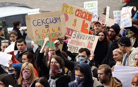 В Киеве женщины требовали, чтобы в "критические дни" им давали выходные