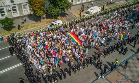 Депутаты Европарламента призвали руководство Украины возглавить гей-парад в Киеве