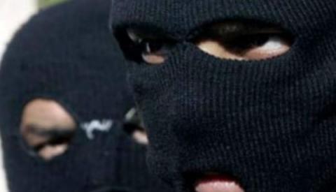 В Дружковке трое в масках совершили разбойное нападение на мужчину в его собственном доме