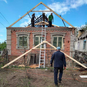 Волонтери відремонтували будинок у Дружківці, пошкоджений внаслідок обстрілу