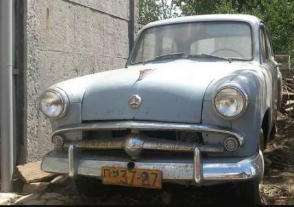 В Дружковке на продажу выставили автомобиль 1957 года выпуска