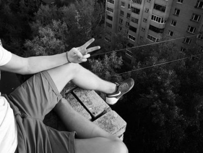 В Дружковке подростки устраивают опасные фотосессии на крышах многоэтажек