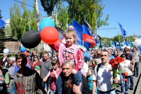 В захваченном Донецке состоялась первомайская демонстрация