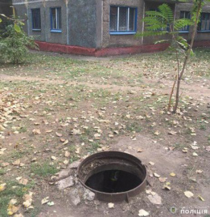 В Дружковке «на горячем» задержали мужчину, укравшего крышку канализационного люка