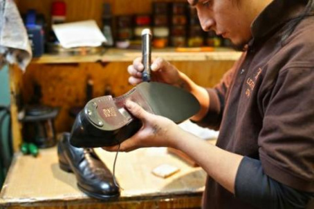Швейные нитки и клеящие составы для изготовления, ремонта обуви от онлайн - магазина «Обувь-Комплект»