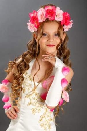 Финалистка конкурса “Юная красавица Дружковки 2017“ покоряет Украину