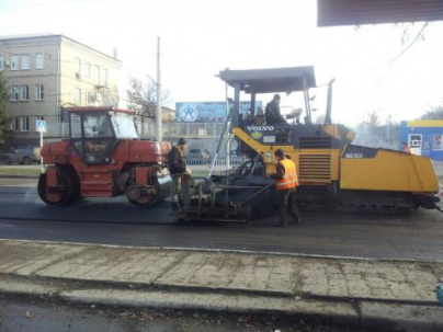 В Дружковке дорожники активно ремонтируют участок улицы Соборной (фото)