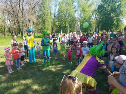 Маленьким жителям Алексеево-Дружковки подарили детский праздник