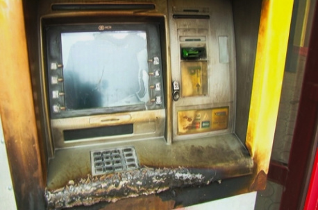На проспекте Космонавтов  сожгли банкомат