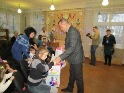 Валерий Гнатенко поздравил особенных детей Дружковки с Днем святого Николая