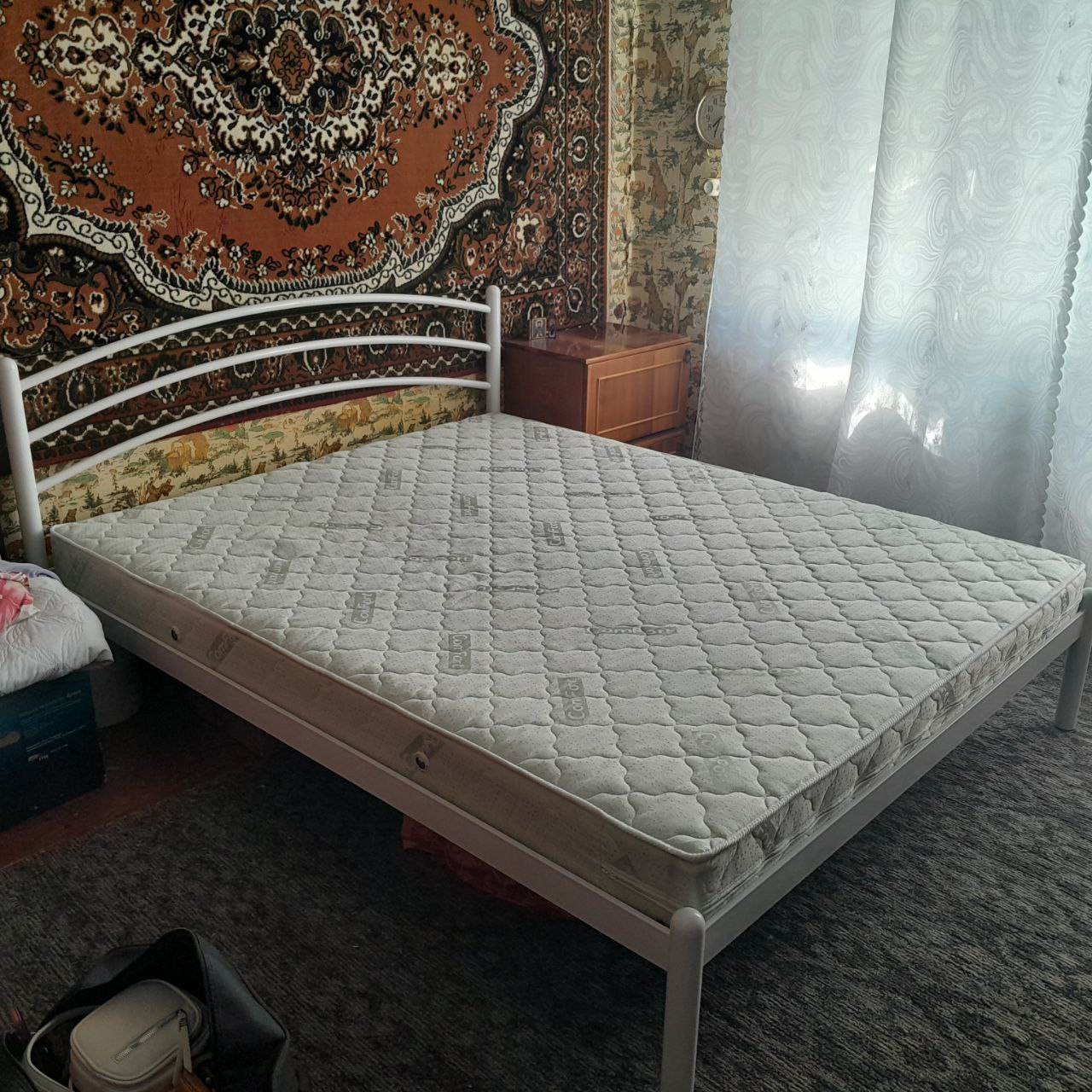 Двоспальне ліжко з новим матрацом