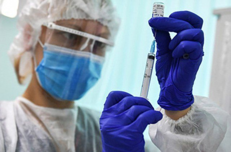В Дружковке пенсионерам и медикам начали делать третью дозу вакцины от коронавируса
