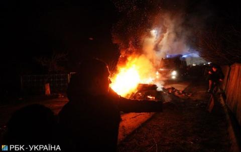 Протесты в Новых Санжарах: митингующие напали на автобусы, побиты стекла