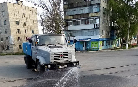 Вода все-таки из реки. Для обработки дорог в Дружковке используют речную воду (Фото)