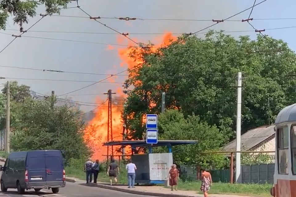 Гуково обстрел украины. Взорвалась газовая труба. В центре Донецка прогремел мощный взрыв.