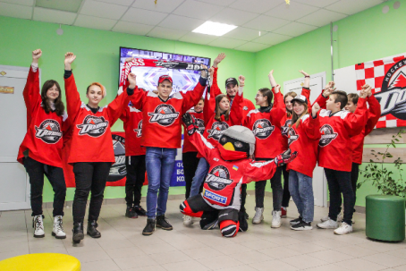 Благотворители организовали просмотр хоккейного поединка болельщикам ХК «Донбасс» из Дружковки
