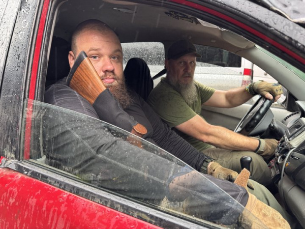 На Донеччині дрон атакував автомобіль волонтерів, які їхали на евакуацію до Дружківки