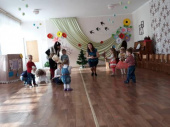 Воспитанники детских садов Дружковки поздравляют своих мам с праздником весны (фото)