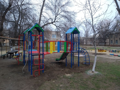 В Дружковке начали устанавливать детские площадки в лучших «экодворах»