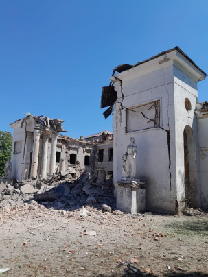 Дружківка відновлюється після обстрілів Дружківка відновлюється після обстрілів