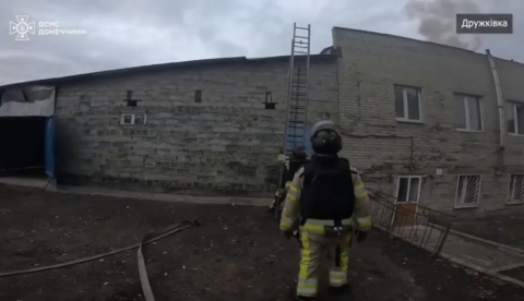 Ворог атакував Дружківку: рятувальники ліквідували наслідки чергових ударів безпілотників Ворог атакував Дружківку: рятувальники ліквідували наслідки чергових ударів безпілотників