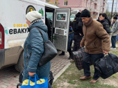 Через обстріли з Донеччини продовжують виїжджати сотні людей