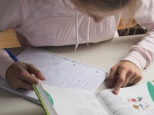 «Родители должны работать за учителей?»: Появилась петиция о сокращении домашнего задания