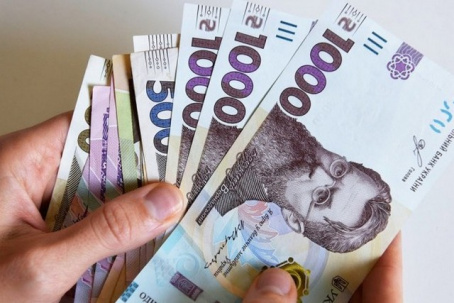 З 1 квітня мінімальна заробітна плата в Україні зросте на 900 гривень