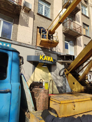 Дружківка відновлюється після обстрілів Дружківка відновлюється після обстрілів