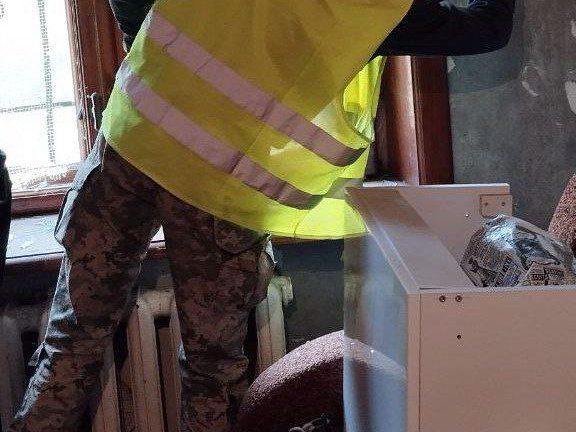 Комунальники ліквідовують наслідки обстрілу Дружківки