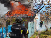 Під загрозою дронів дружківські рятувальники загасили пожежу після обстрілів