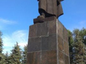 Жители Дружковки возложили цветы к памятнику Неизвестному солдату
