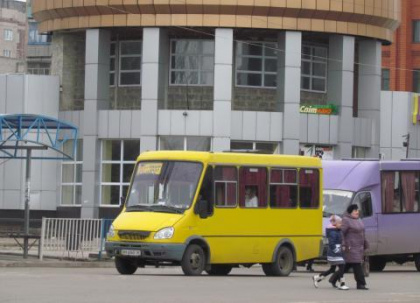До 10 человек в маршрутках. Полиция будет контролировать число пассажиров в общественном транспорте До 10 человек в маршрутках. Полиция будет контролировать число пассажиров в общественном транспорте