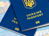Як продовжити строк дії закордонного паспорта за межами України 