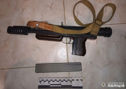 Полицейские изъяли у жителя Дружковки наркотики и оружие
