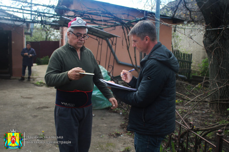 У Дружківці в результаті вчорашнього обстрілу повністю зруйновано два приватних будинки У Дружківці в результаті вчорашнього обстрілу повністю зруйновано два приватних будинки