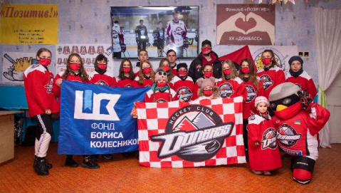 Фан-клуб Веролюбовки болеет за донецкие клубы «Шахтер» и «Донбасс»: ФОТО Фан-клуб Веролюбовки болеет за донецкие клубы «Шахтер» и «Донбасс»: ФОТО