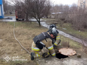 Рятувальники продовжують забезпечувати об’єкти життєзабезпечення Дружківки технічною водою