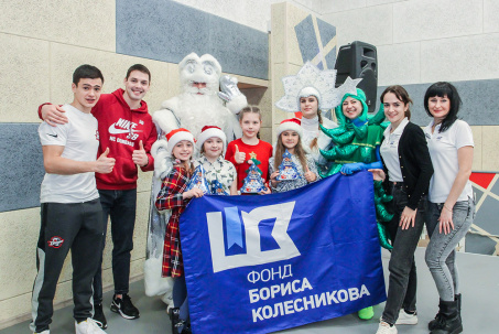 67 000 детей  поздравили хоккеисты и благотворители в Донецкой области