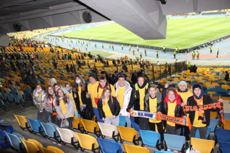 Футбольный матч Лиги чемпионов посетили школьники Константиновской и Ильиновской громад