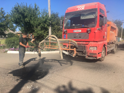 В поселках Сурово и Райское провели ямочный ремонт части дорог по инициативе местных жителей