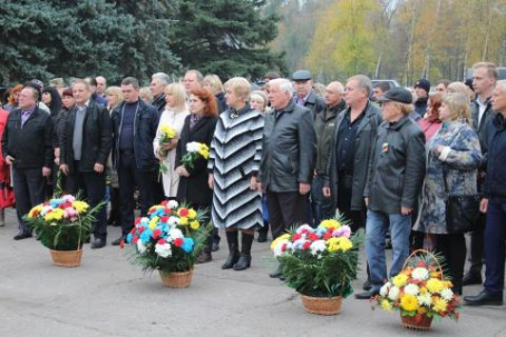 В Дружковке возложили цветы к памятнику Неизвестному солдату в честь Дня освобождения Украины