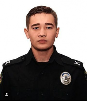 Полицейский Владислав Жмуров, находившийся в тяжелом состоянии после взрыва в Ясиноватском районе, сделал первые самостоятельные шаги