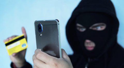В Дружковке новые жертвы мошенников: один покупал сахар в интернете, другой – назвал данные карты по телефону В Дружковке новые жертвы мошенников: один покупал сахар в интернете, другой – назвал данные карты по телефону