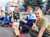 Школы Константиновки получили спортивное оборудование от благотворителей