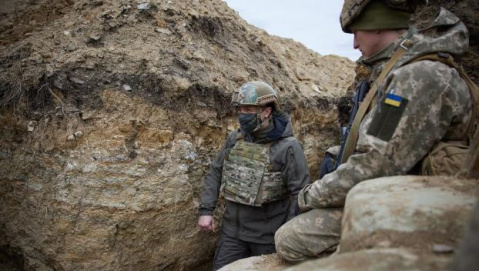 Зеленский посетил Донбасс и пообедал с бойцами на передовой
