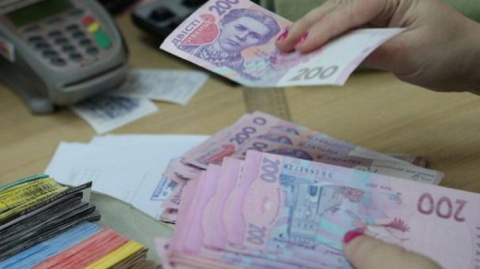 За счет вознаграждений: Средняя зарплата в области выросла на 15%