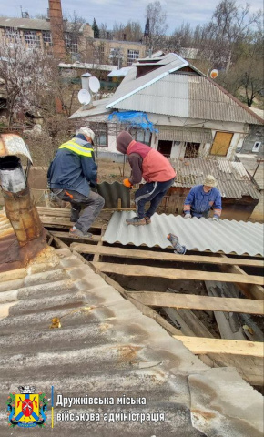У Дружківці продовжується ремонт пошкодженого житла