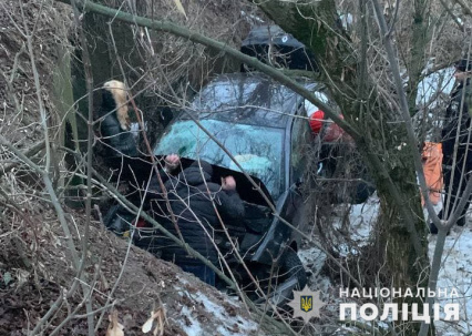 В Дружковке перевернулся автомобиль с пассажирами В Дружковке перевернулся автомобиль с пассажирами